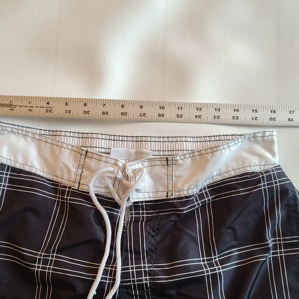 NFL Green Bay Packers Swim Trunks L Black & White Plaid Beach Vacation Resort